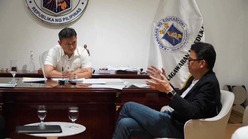 Go Negosyo founder Joey Concepcion meets with new Department of Education (DepEd) Sec. Sonny Angara to discuss the continuation of the non-profit’s entrepreneurship and other programs that are already underway and being conducted with the support of the DepEd. These include Youthpreneur, Pampaaralang Taniman sa Agribida, The Boardroom Experience, and Mentoring the Mentors.