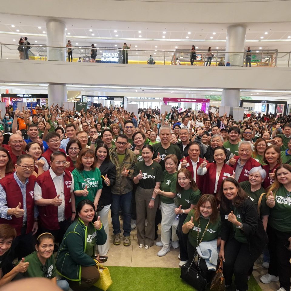 POWER LINEUP OF MENTORS FOR MSMES. Go Negosyo founder Joey Concepcion, together with Dept. of Trade and Industry Acting Secretary Cris Roque, pose with a powerhouse lineup of mentors at the recent 3M on Wheels entrepreneurship event at SM Megamall in Mandaluyong City last August 24, 2024. Mentors from Harvard Business School’s Owner/President Management Executive Education Program, leading entrepreneurs and top business executives came to mentor active and aspiring entrepreneurs during the day-long event. Leading the Harvard OPM mentors was former ambassador Joey Antonio, Pinky Tobiano and William Chua. They joined Go Negosyo’s Icon mentors, including restauranteur Rikki Dee, Richprime Global’s Myrna Yao, Womenbiz’s Rosemarie Rafael and Rhoda Caliwara, PR Gaz’s Siu Ping Par, RestoPH’s Eric Teng, Filipina CEO Circle’s Marife Zamora, Packworks’ Ibba Bernardo, Vivian Sarabia Opticals’ Dr. Vivian Sarabia, Nature Wellness’s Cathy Turvill, Prudential Guarantee’s Peter Coyiuto, Plato Wraps’ Kamela Seen, Luxe Beauty’s Anna Magkawas, and inspirational speaker Francis Kong.