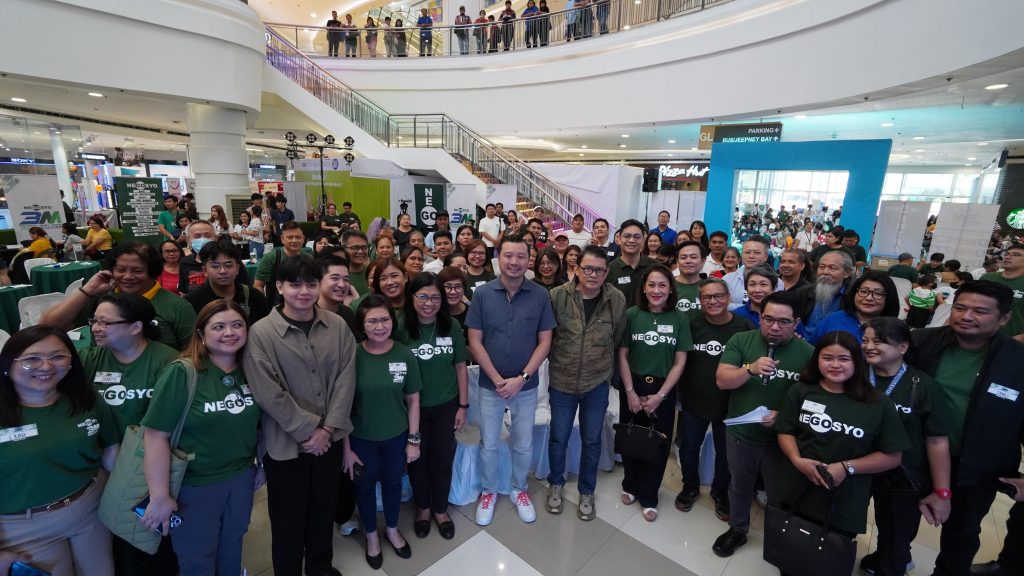 Go Negosyo founder Joey Concepcion together with Valenzuela City Mayor Wes Gatchalian at the 3M on Wheels entrepreneurship mentoring event at the SM City Valenzuela last August 17, 2024. Joining them at the event were PCCI Chairman George Barcelon (not in photo), PCCI North Regional Governor Yolly Dela Cruz, PCCI Valenzuela President Helen Lising, Womenbiz President Rhoda Caliwara, Tyremart Inc. President Chris Chillip, Standard Insurance President Patty Chillip, Uratex Valenzuela GM John Rosagas, Yovel East Agriventures President James Amparo, SM Mall Operations AVP Ana Datu, SM Mall Operations Senior AVP Johanna Rupisan.