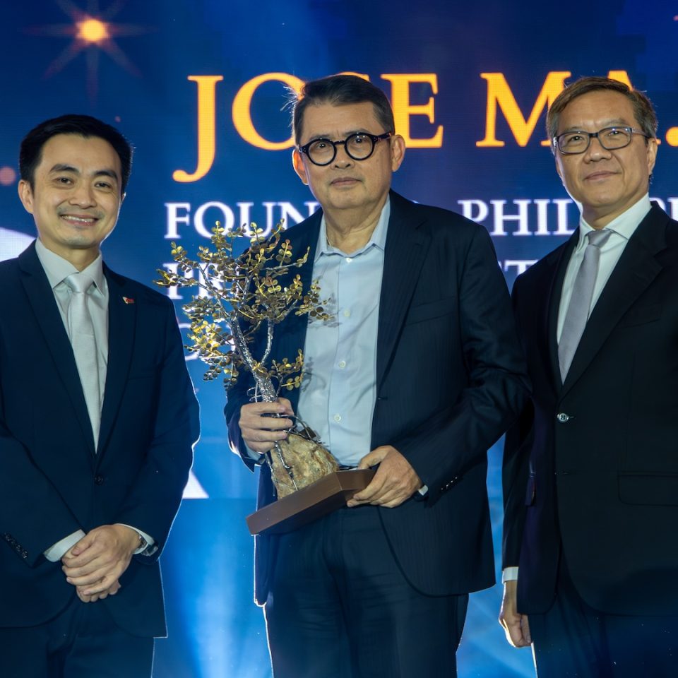 Go Negosyo founder Joey Concepcion receives the Chairman’s Award by the Philippine Franchise Association from PFA Chairman Chris Lim and President Joseph Tanbuntiong in ceremonies held on Sept. 2, 2024, at the SMX Convention Center in Pasay City.