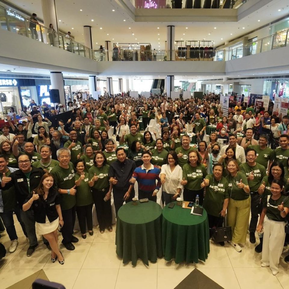 BUSINESS AND GOVERNMENT FOR MSMES: Go Negosyo founder Joey Concepcion thanked the VIPs from business and government who came to show their support for 3M on Wheels, its free mall-based entrepreneurship roadshow, as it held its opening salvo for 2025 at the Ayala Malls Feliz in Pasig City last January 25, 2025. Shown here giving the 3M on Wheels thumbs-up sign are guests Sergio Ortiz Luis Jr., Philippine Chamber of Commerce and Industry (PCCI) Governor and Chairman Emeritus and ECOP President Emeritus; Usec Blesila Lantayona of the Dept. of Trade and Industry’s Regional Operations Group; Pasig City Chamber of Commerce and Industry Inc. President Cristy Oreta; PCCI Regional Governor Of Central Joey Francisco; PALSCON National President and Executive Genesis founder Rhoda Caliwara; Yovel East Research and Devt. President and CEO James Amparo; Sarabia Optical’s Dr. Vivan Sarabia; Atty. Diego Luis Santiago, OIC of the Pasig City Local Economic Development and Investment Office; volunteer mentors from the PCCI; and content creator and Brew&Co. MNL owner Mika Leetong. Leading the program was Transform and Healom Phils. CEO and co-founder Jordan Patente.