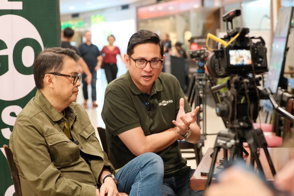 Go Negosyo Founder Joey Concepcion and Senator Bam Aquino during the Go Negosyo 3M On Wheels rollout held on February 10, 2024, at Robinsons Place Manila.