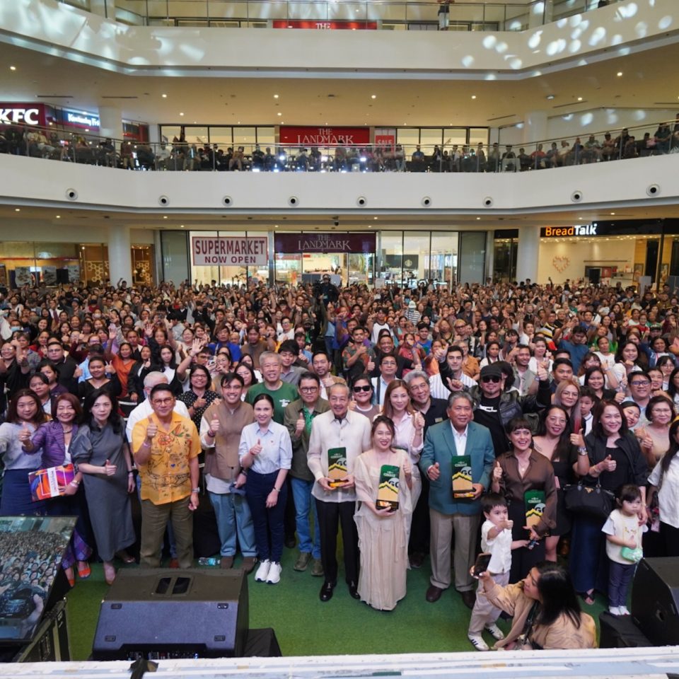 BUILDING A CREATIVE ECONOMY. Go Negosyo founder Joey Concepcion and Department of Trade and Industry (DTI) Sec. Cris Roque rallied Filipino creatives to persevere and hone their entrepreneurship skills in the country’s first Creative Entrepreneurship Summit, held last May 31, 2025 at the Ayala Malls Manila Bay in Parañaque City. With them are Sec. Dante “Klink” Ang II of the Commission on Filipinos Overseas; Hon. Christopher “Toff” V.P. De Venecia, Chairman of the Special Committee on Creative Industries, House of Representatives; Parañaque City Mayor Eric L. Olivarez; Engr. Lilian Salonga, Director IV of the DTI’s Bureau of Competitive Development; Kaye Tinga, President of the Cultural Center of The Philippines; Marla D. Rausch, President of Sikap - Creative Content Creators Association of the Philippines, Inc.; Junie Del Mundo, Chairman & CEO of Eon Inc.; Womenbiz President Rhoda Caliwara, and officers of the Philippine Chamber of Commerce and Industry – Parañaque. The event honored 11 Filipino Creative Icons/Entrepreneurs, including Ramon Orlina, Wawi Navarroza, Kenneth Cobonpue, Liwayway Magazine (represented by Sonny Coloma), Julie Lluch (represented by Sari Dalena), BBDO Guerrero (represented by Alexandra Guerrero), Brillante Mendoza (represented by Krisma Fajardo); and (not in photo) Kenneth Cobonpue, Apo Whang-Od, Ricky Lee, and Michael Cinco.
