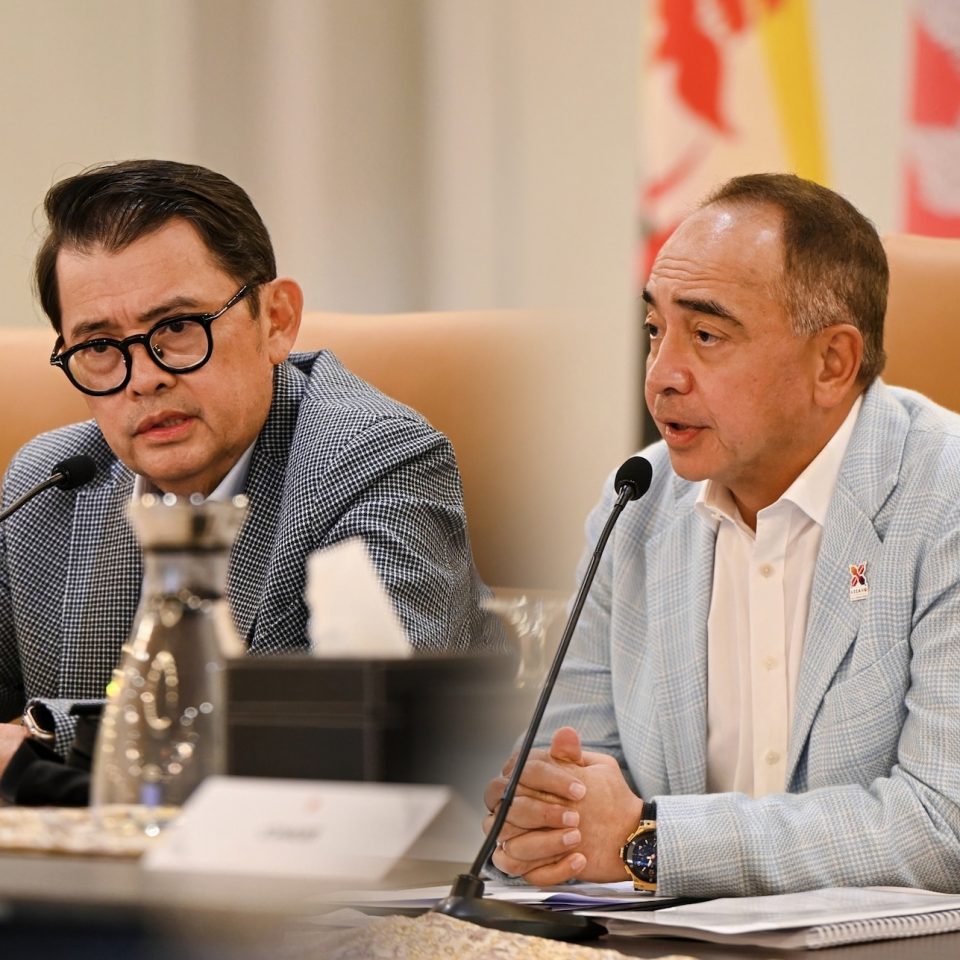PRIVATE SECTOR LEADERS MEET. Joey Concepcion (left), Chair of ASEAN-BAC Philippines and founder of Go Negosyo, and Tan Sri Nazir Razak, ASEAN-BAC 2025 Chair and head of ASEAN-BAC Malaysia, at the 103rd ASEAN BAC Council Meeting, Interface with ASEAN Leaders & Related Meetings last May 2025 in Malaysia.