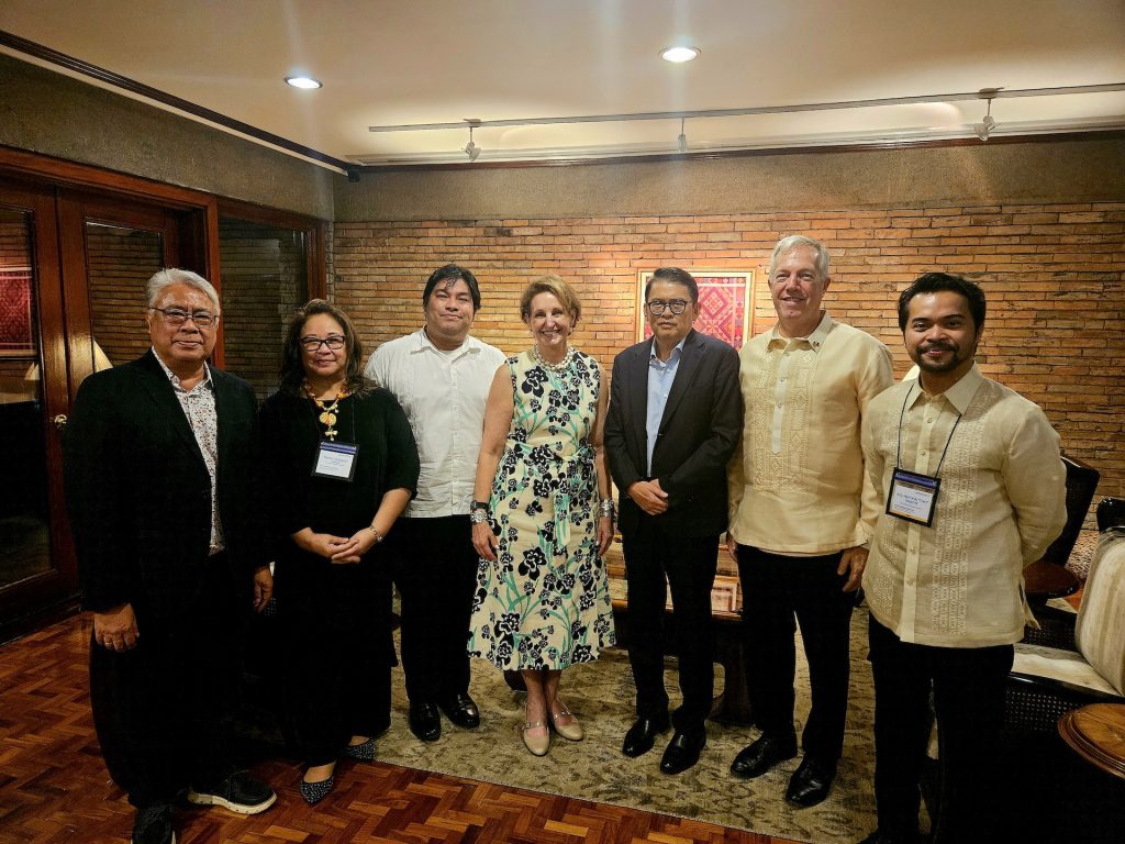 ASEAN–BUSINESS ADVISORY COUNCIL PH and US–ASEAN BUSINESS COUNCIL (USABC) meet on the sidelines of a reception for the USABC’s visiting business delegation. In the photo are, from left: Gil Gonzales, ASEAN-BAC PH Executive Director; Binggay Vistal, USABC Chief Representative, Philippines; Patrick Chua, ASEAN-BAC PHLead Staffer; US Ambassador MaryKay Carlson; Joey Concepcion, ASEAN-BAC PH Chair; Ambassador Ted Osius, USABC President & CEO; and Third Bagro, USABC Senior Country Representative, Philippines.