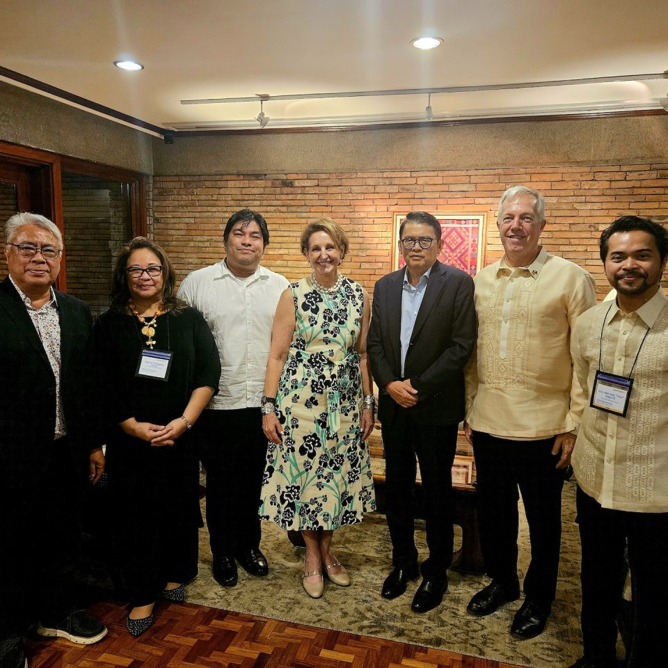 ASEAN–BUSINESS ADVISORY COUNCIL PH and US–ASEAN BUSINESS COUNCIL (USABC) meet on the sidelines of a reception for the USABC’s visiting business delegation. In the photo are, from left: Gil Gonzales, ASEAN-BAC PH Executive Director; Binggay Vistal, USABC Chief Representative, Philippines; Patrick Chua, ASEAN-BAC PHLead Staffer; US Ambassador MaryKay Carlson; Joey Concepcion, ASEAN-BAC PH Chair; Ambassador Ted Osius, USABC President & CEO; and Third Bagro, USABC Senior Country Representative, Philippines.
